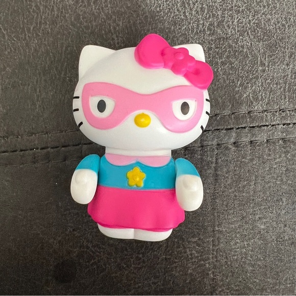 Hello Kitty Figure Sanrio McDonalds Toy 2019 Hero Cape - Picture 1 of 4